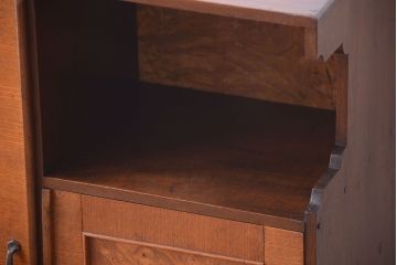 レトロ家具　昭和レトロ　古い木の小ぶりなアンティーク収納棚(下駄箱)