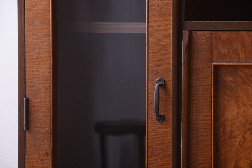 レトロ家具　昭和レトロ　古い木の小ぶりなアンティーク収納棚(下駄箱)