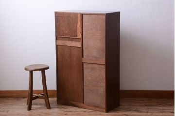 レトロ家具　昭和レトロ　古い木の小ぶりなアンティーク収納棚(下駄箱)