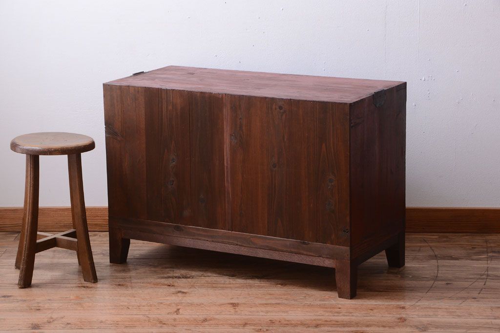 レトロ家具　昭和レトロ　前面欅材!角脚付きのシンプルなローチェスト(ローボード・衣装箪笥)(2)