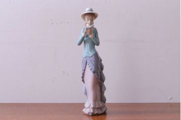アンティーク雑貨　リヤドロ(LLADRO) Reading 読書する貴婦人