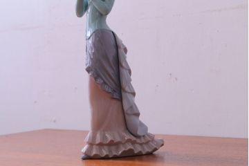 アンティーク雑貨　リヤドロ(LLADRO) Reading 読書する貴婦人