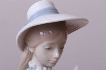 アンティーク雑貨　リヤドロ(LLADRO) Reading 読書する貴婦人