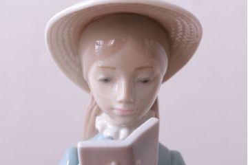 アンティーク雑貨　リヤドロ(LLADRO) Reading 読書する貴婦人