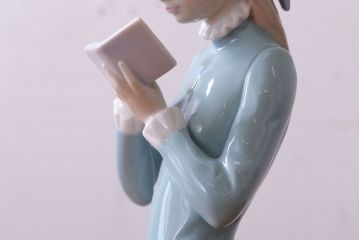 アンティーク雑貨　リヤドロ(LLADRO) Reading 読書する貴婦人