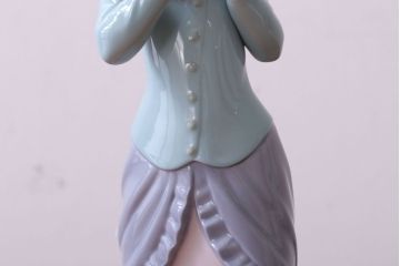 アンティーク雑貨　リヤドロ(LLADRO) Reading 読書する貴婦人