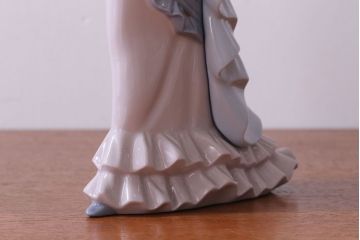 アンティーク雑貨　リヤドロ(LLADRO) Reading 読書する貴婦人