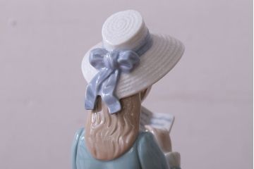 アンティーク雑貨　リヤドロ(LLADRO) Reading 読書する貴婦人