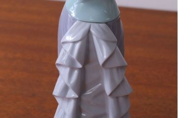 アンティーク雑貨　リヤドロ(LLADRO) Reading 読書する貴婦人