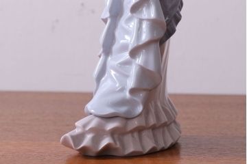 アンティーク雑貨　リヤドロ(LLADRO) Reading 読書する貴婦人