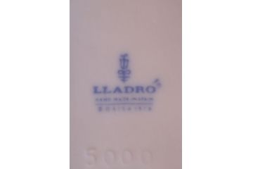 アンティーク雑貨　リヤドロ(LLADRO) Reading 読書する貴婦人