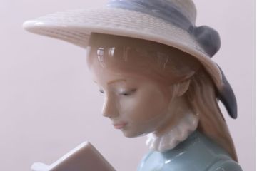 アンティーク雑貨　リヤドロ(LLADRO) Reading 読書する貴婦人