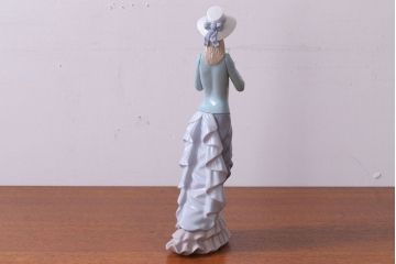 アンティーク雑貨　リヤドロ(LLADRO) Reading 読書する貴婦人