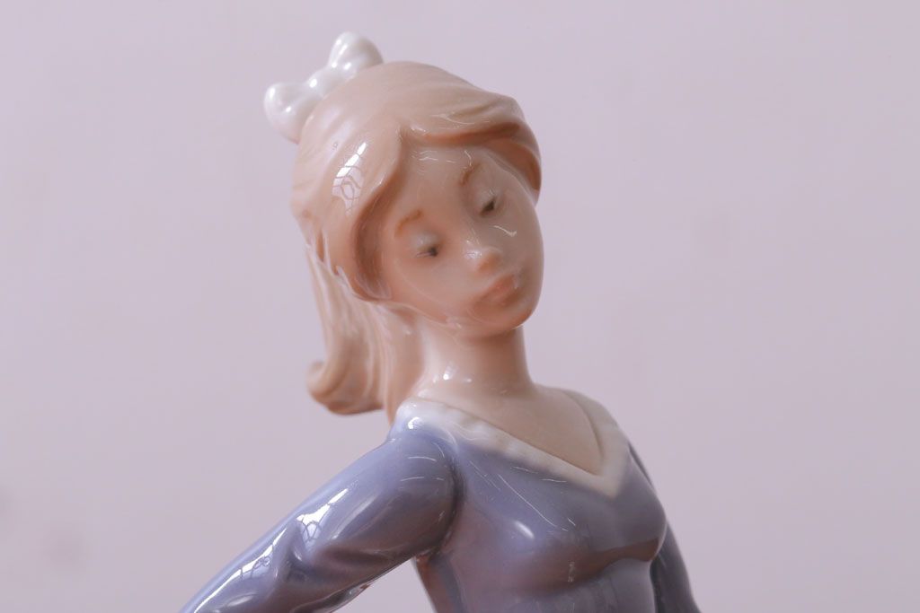 アンティーク雑貨　リヤドロ(LLADRO) EVITA(エビータ)　傘と少女