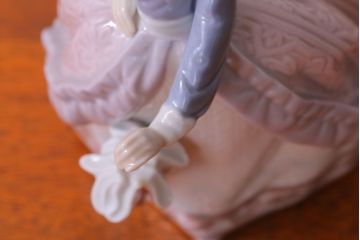 アンティーク雑貨　リヤドロ(LLADRO) EVITA(エビータ)　傘と少女