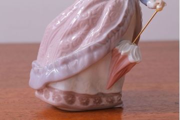 アンティーク雑貨　リヤドロ(LLADRO) EVITA(エビータ)　傘と少女