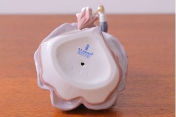 アンティーク雑貨　リヤドロ(LLADRO) EVITA(エビータ)　傘と少女