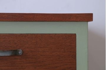 アンティーク家具　アンティーク　脚付き!かわいいペイントの横長カウンターテーブル収納棚