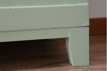 アンティーク家具　アンティーク　脚付き!かわいいペイントの横長カウンターテーブル収納棚