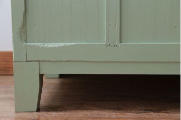 アンティーク家具　アンティーク　脚付き!かわいいペイントの横長カウンターテーブル収納棚