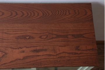 アンティーク家具　アンティーク　モールガラス入り!脚付きペイントサイドボード(収納棚)(1)