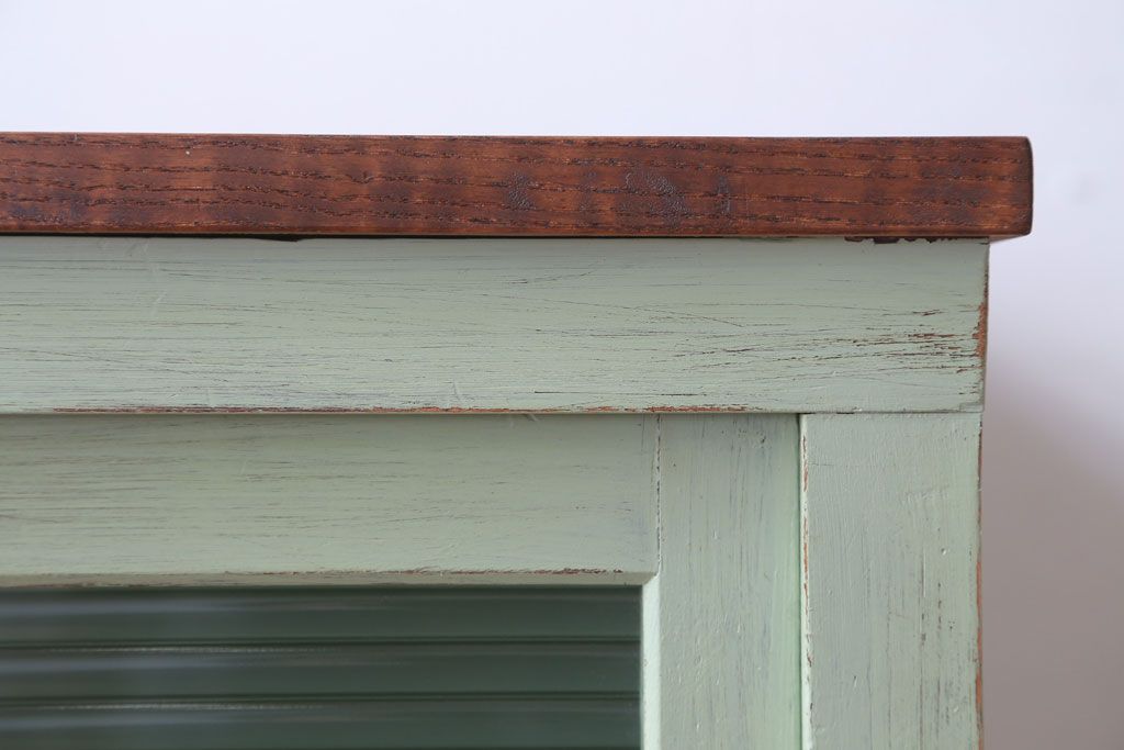 アンティーク家具　アンティーク　モールガラス入り!脚付きペイントサイドボード(収納棚)(1)