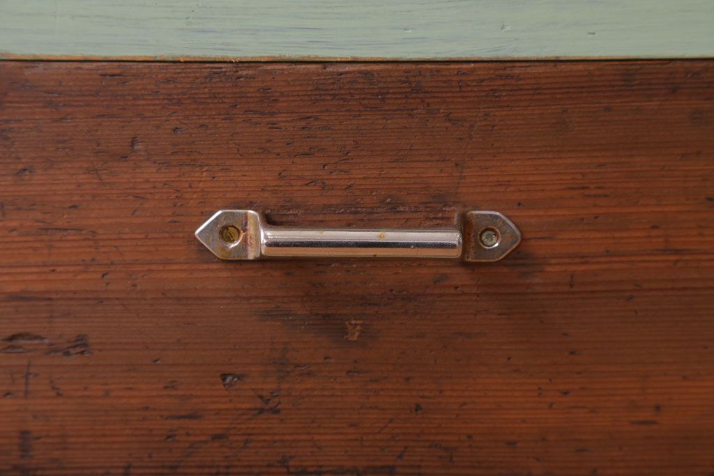 アンティーク家具　アンティーク　モールガラス入り!脚付きペイントサイドボード(収納棚)(1)