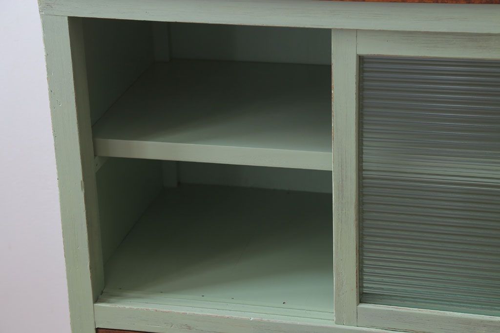 アンティーク家具　アンティーク　モールガラス入り!脚付きペイントサイドボード(収納棚)(1)