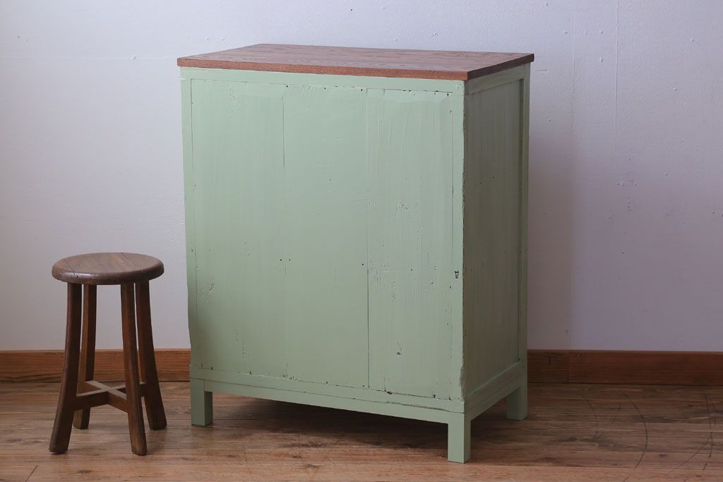 アンティーク家具　アンティーク　モールガラス入り!脚付きペイントサイドボード(収納棚)(1)