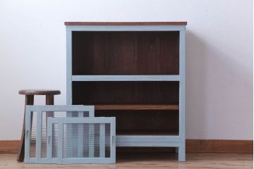 アンティーク家具　アンティーク　モールガラス入り!脚付きペイントサイドボード(収納棚)(2)