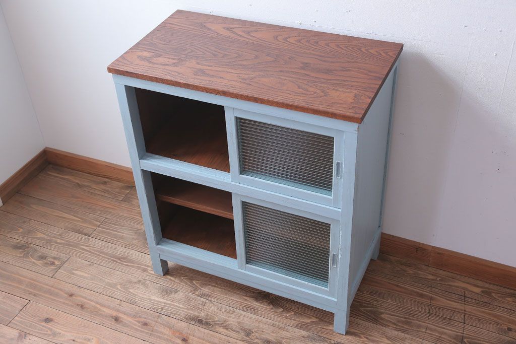 アンティーク家具　アンティーク　モールガラス入り!脚付きペイントサイドボード(収納棚)(2)