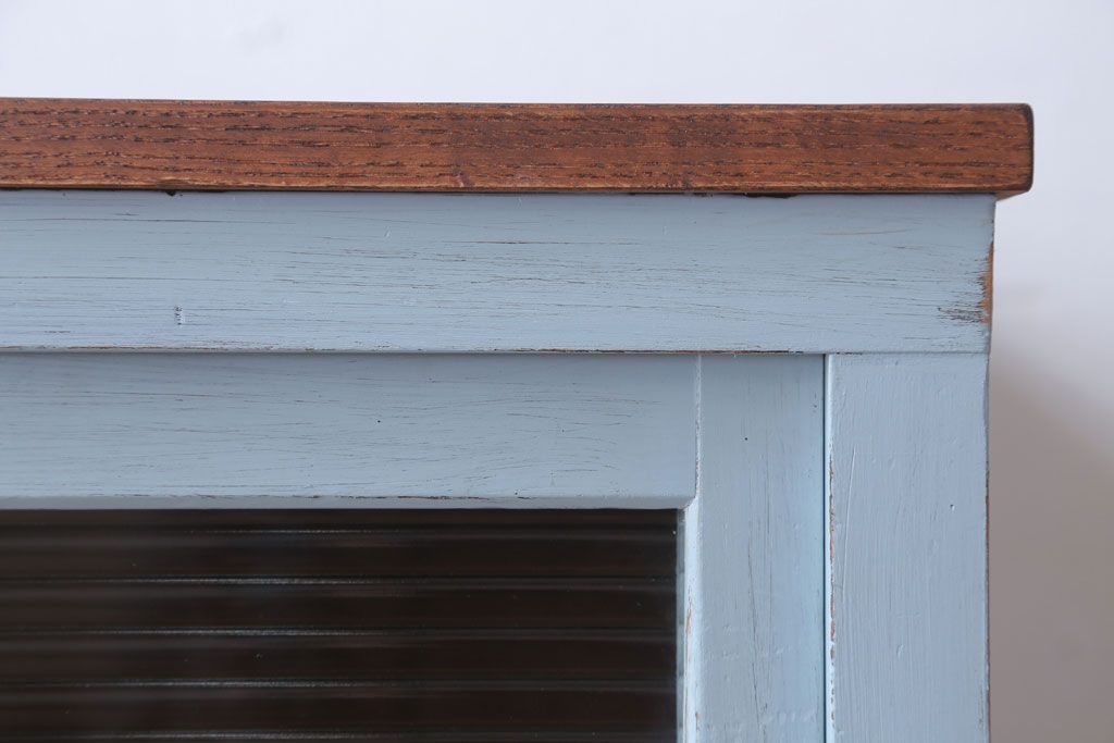 アンティーク家具　アンティーク　モールガラス入り!脚付きペイントサイドボード(収納棚)(2)