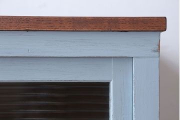 アンティーク家具　アンティーク　モールガラス入り!脚付きペイントサイドボード(収納棚)(2)