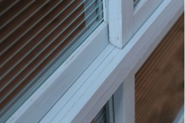 アンティーク家具　アンティーク　モールガラス入り!脚付きペイントサイドボード(収納棚)(2)