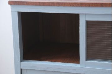 アンティーク家具　アンティーク　モールガラス入り!脚付きペイントサイドボード(収納棚)(2)