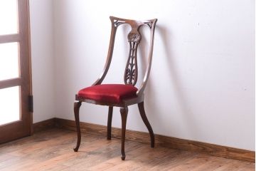 ヴィンテージ家具　イギリスビンテージ　透かし彫りが美しい木製チェア(1)
