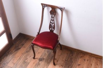 ヴィンテージ家具　イギリスビンテージ　透かし彫りが美しい木製チェア(1)
