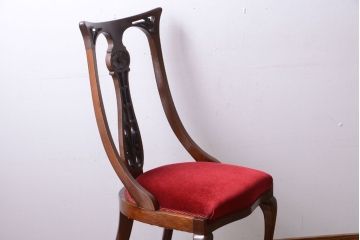 ヴィンテージ家具　イギリスビンテージ　透かし彫りが美しい木製チェア(1)