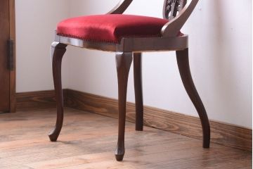 ヴィンテージ家具　イギリスビンテージ　透かし彫りが美しい木製チェア(1)