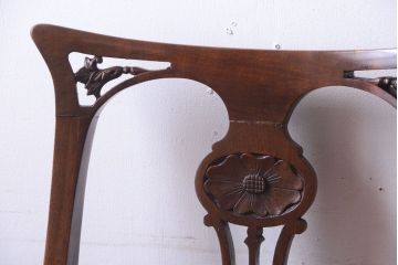 ヴィンテージ家具　イギリスビンテージ　透かし彫りが美しい木製チェア(1)