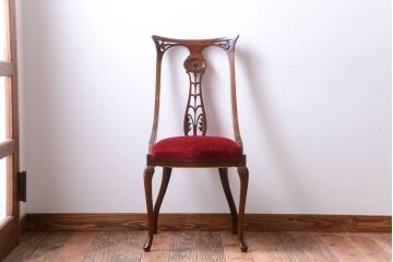 ヴィンテージ家具　 イギリスビンテージ　透かし彫りが美しい木製チェア(2)