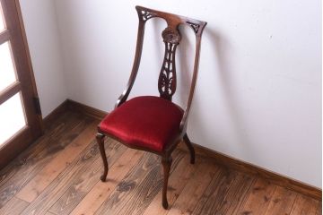 ヴィンテージ家具　 イギリスビンテージ　透かし彫りが美しい木製チェア(2)