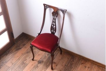 ヴィンテージ家具　イギリスビンテージ　透かし彫りが美しい木製椅子(1)