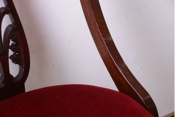ヴィンテージ家具　イギリスビンテージ　透かし彫りが美しい木製椅子(1)