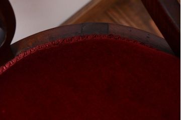 ヴィンテージ家具　イギリスビンテージ　透かし彫りが美しい木製椅子(1)