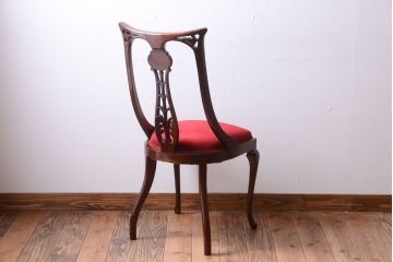 ヴィンテージ家具　イギリスビンテージ　透かし彫りが美しい木製椅子(1)