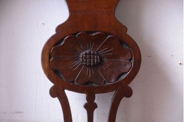 ヴィンテージ家具　イギリスビンテージ　透かし彫りが美しい木製椅子(1)