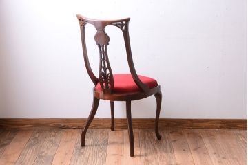 ヴィンテージ家具　イギリスビンテージ　透かし彫りが美しい木製椅子(2)
