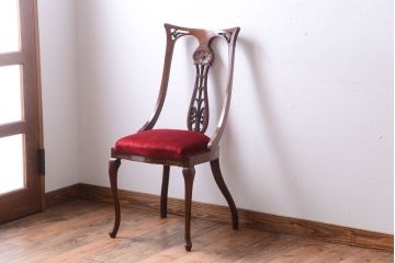 ヴィンテージ家具　イギリスビンテージ　透かし彫りが美しい木製椅子(2)