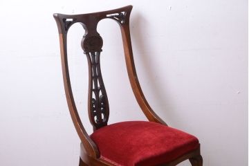 ヴィンテージ家具　イギリスビンテージ　透かし彫りが美しい木製椅子(2)